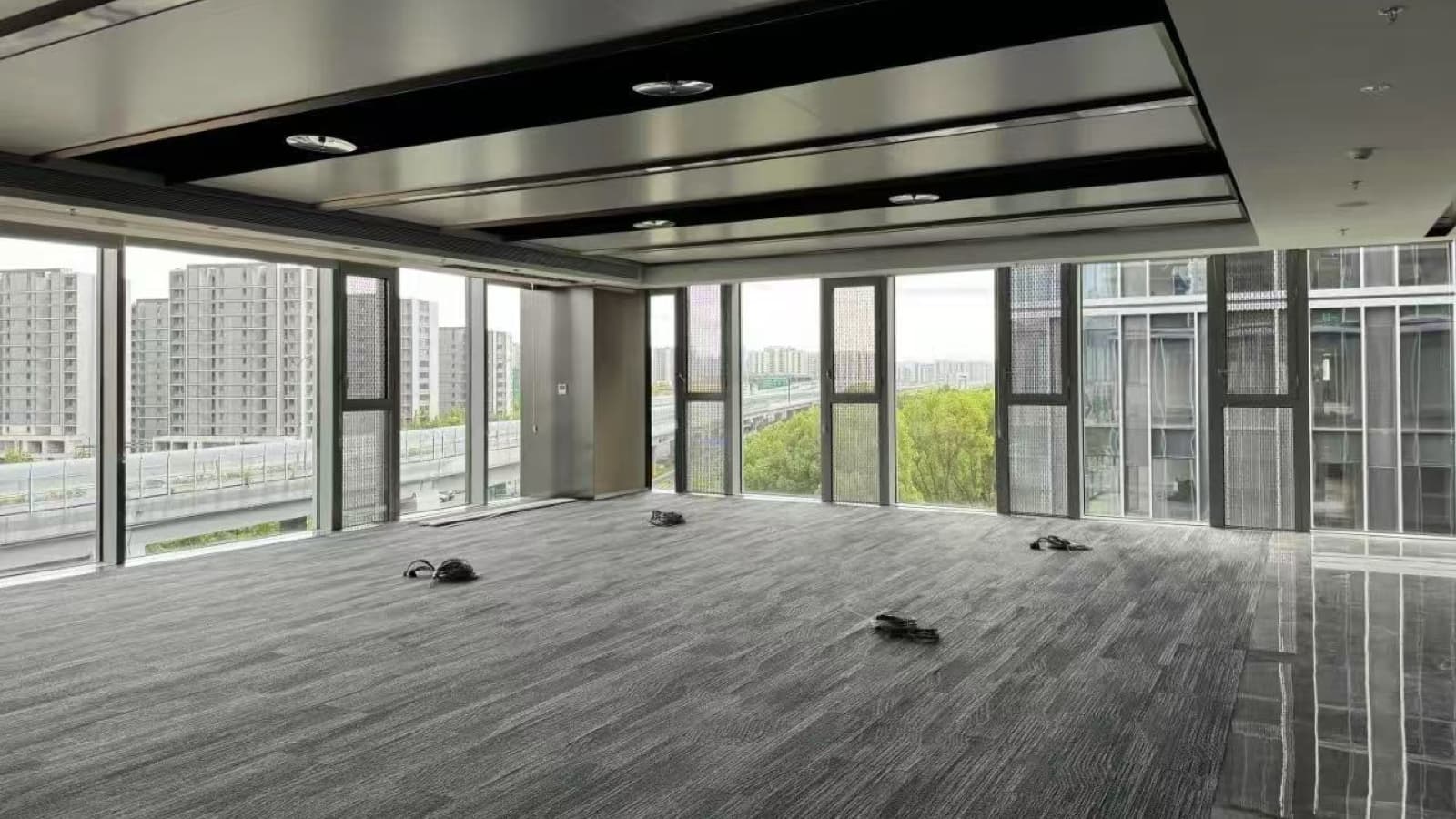 img of Office and Hotel Raised Floor Solution