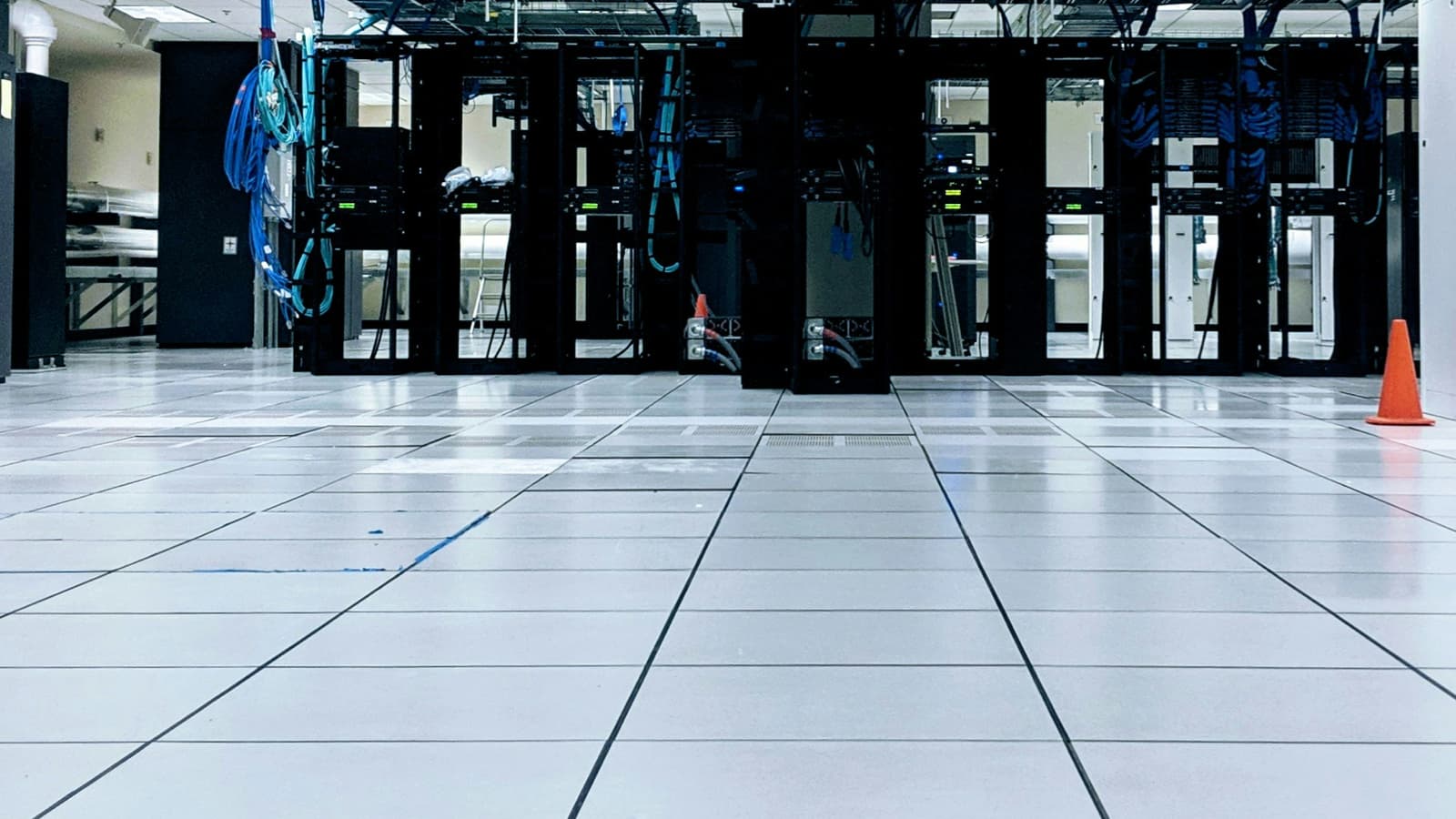 img of Data Center and Equipment Room Anti-static Floor Solution