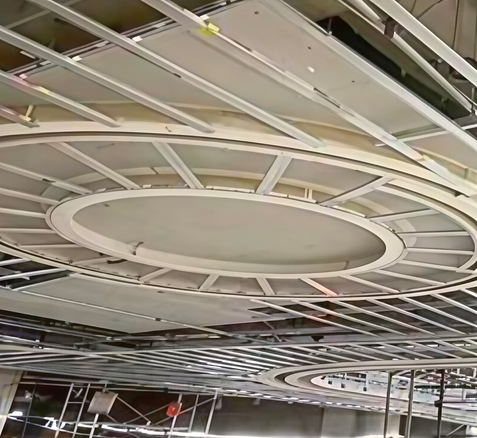 Moisture-resistant MgO ceiling board for ceiling-system manufacturers, interior contractors and MEP contractors Non-combustible MgO lining board used in suspended fireproof ceiling systems for hotels, hospitals, schools, offices and public buildings