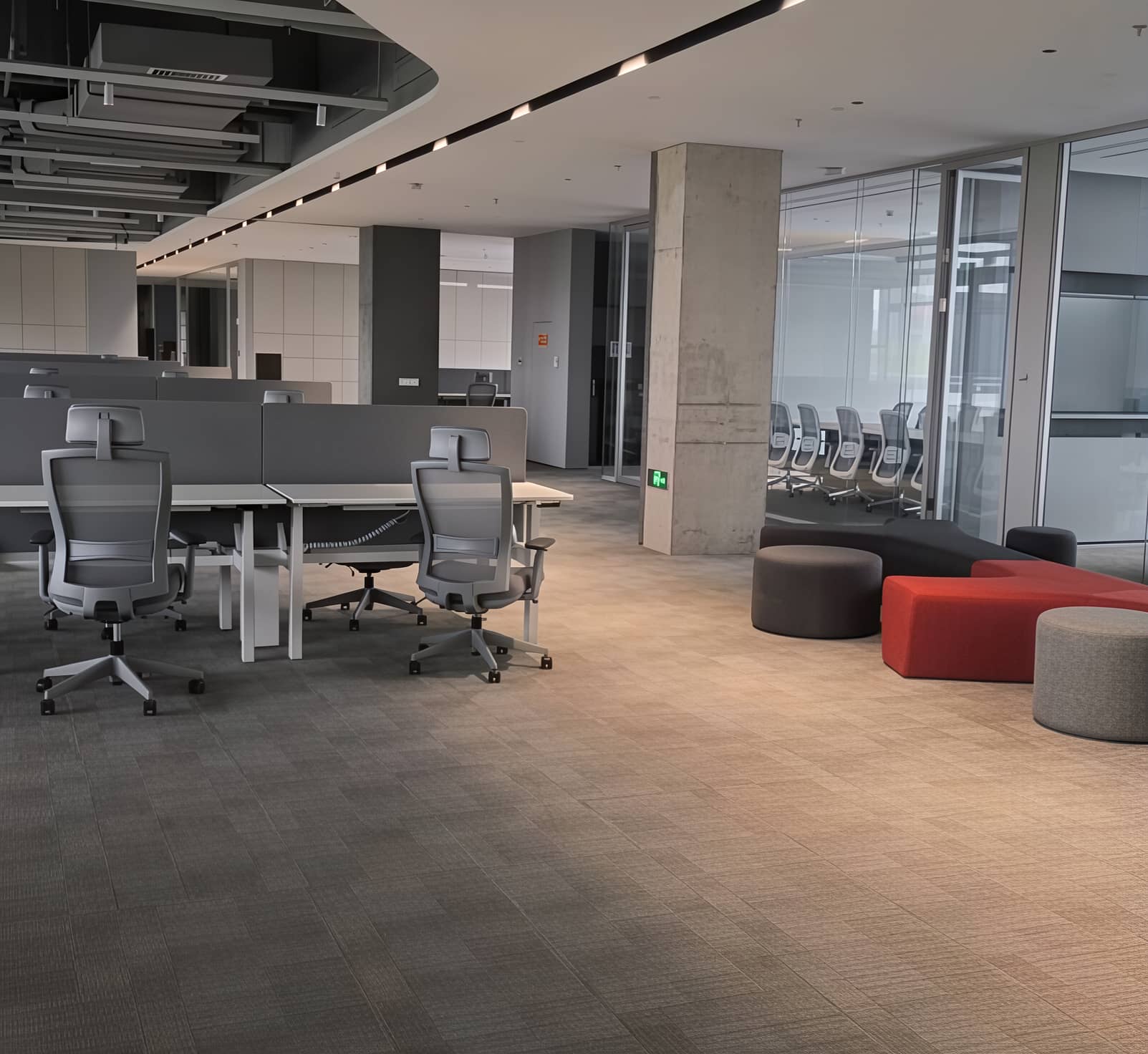 Low-profile raised system for office cabling where finished-floor height is limited, serving offices, hotels, showrooms and commercial interiors