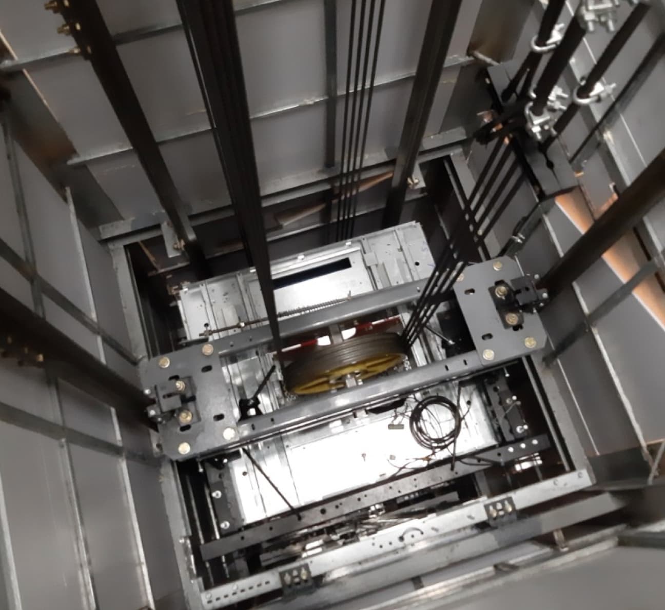 Elevator shaft lining MgO board for shaft-wall system manufacturers, elevator contractors and general contractors Non-combustible MgO lining board for protected elevator-shaft wall constructions in hotels, hospitals, offices and public buildings